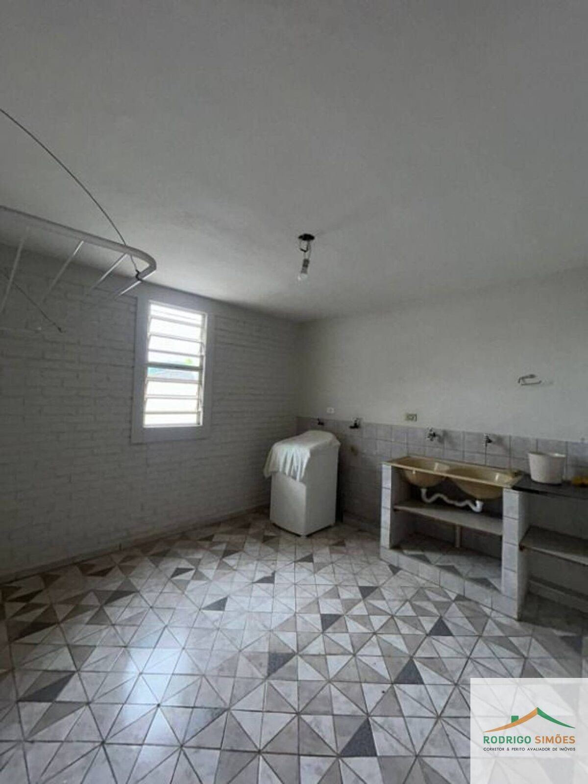 Foto 5 de Kitnet para alugar em Pinheirinho, 15 m²