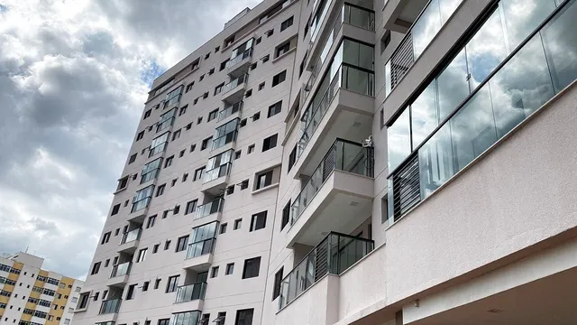 Apartamento de 2 quartos com varanda no Centro