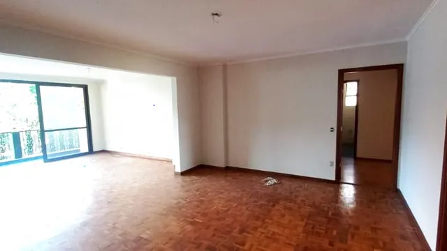 Apartamento de 4 quartos de frente para a praça central