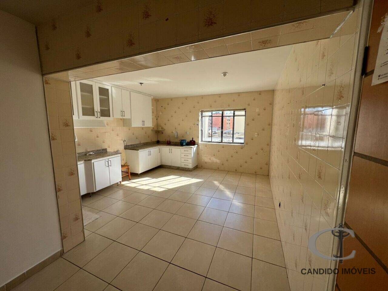 Foto 2 de Apartamento de 3 quartos e 214 m² no Centro