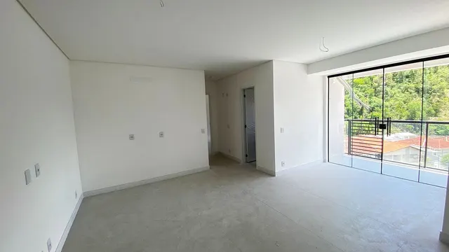 Apartamento de 2 quartos com varanda no Centro