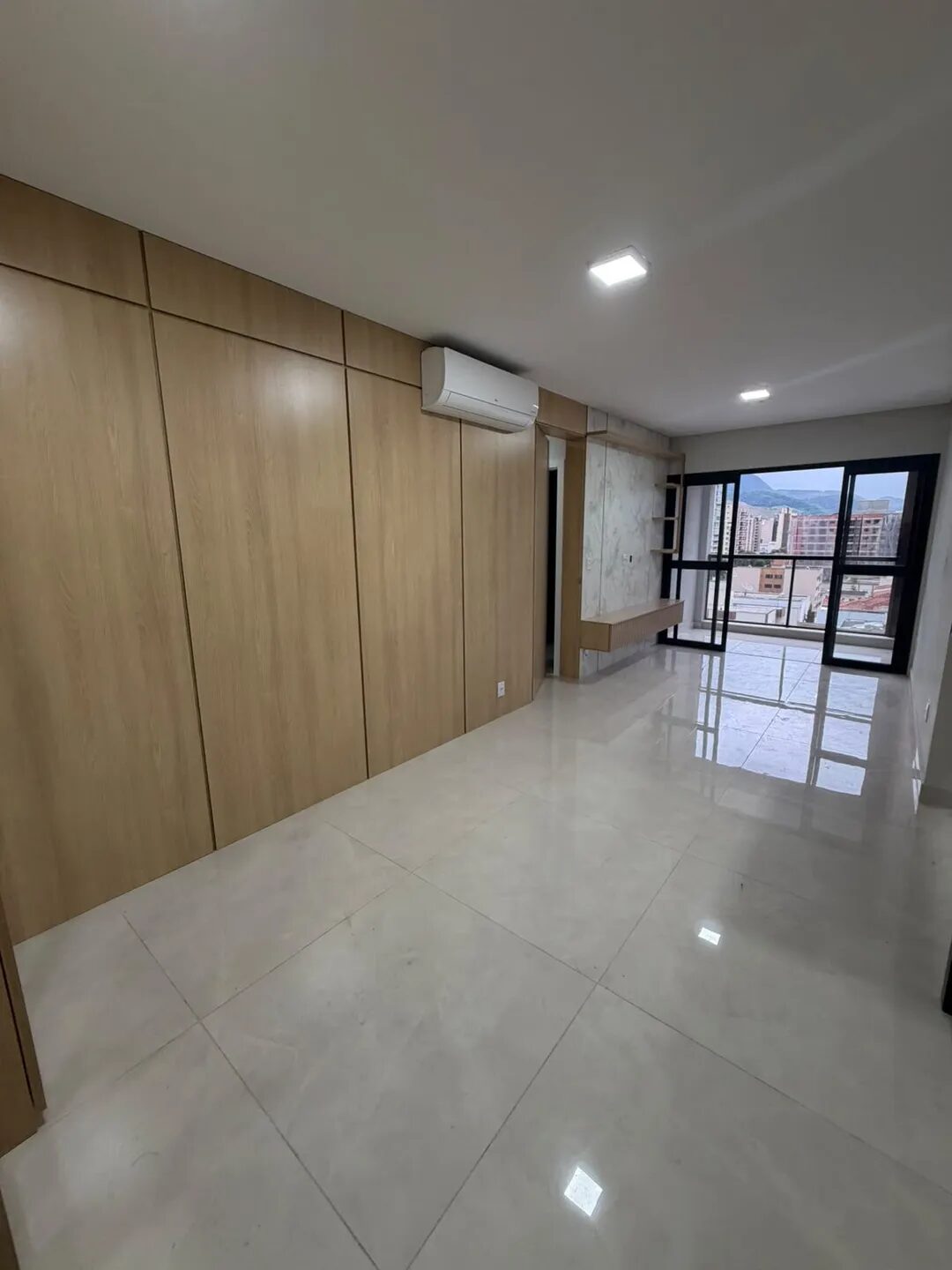 Foto 2 de Apartamento de 81 m² para alugar no bairro Pinheirinho