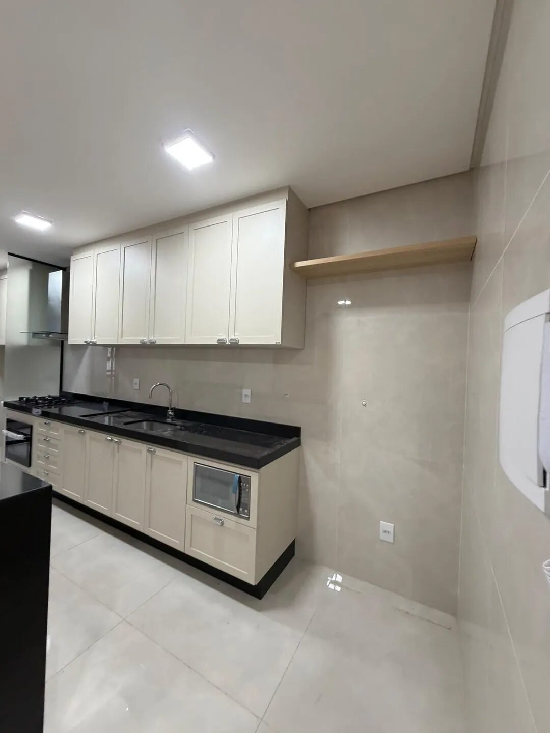 Foto 4 de Apartamento de 81 m² para alugar no bairro Pinheirinho