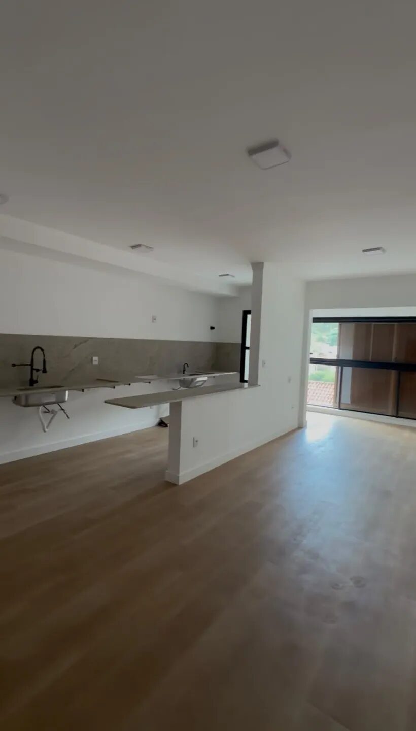 Foto 4 de Apartamento de 81 m² para alugar no bairro Pinheirinho