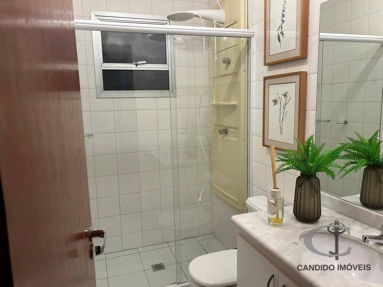 Foto 6 de Apartamento mobiliado nas fotos, com sala de jantar e sacada, Varginha