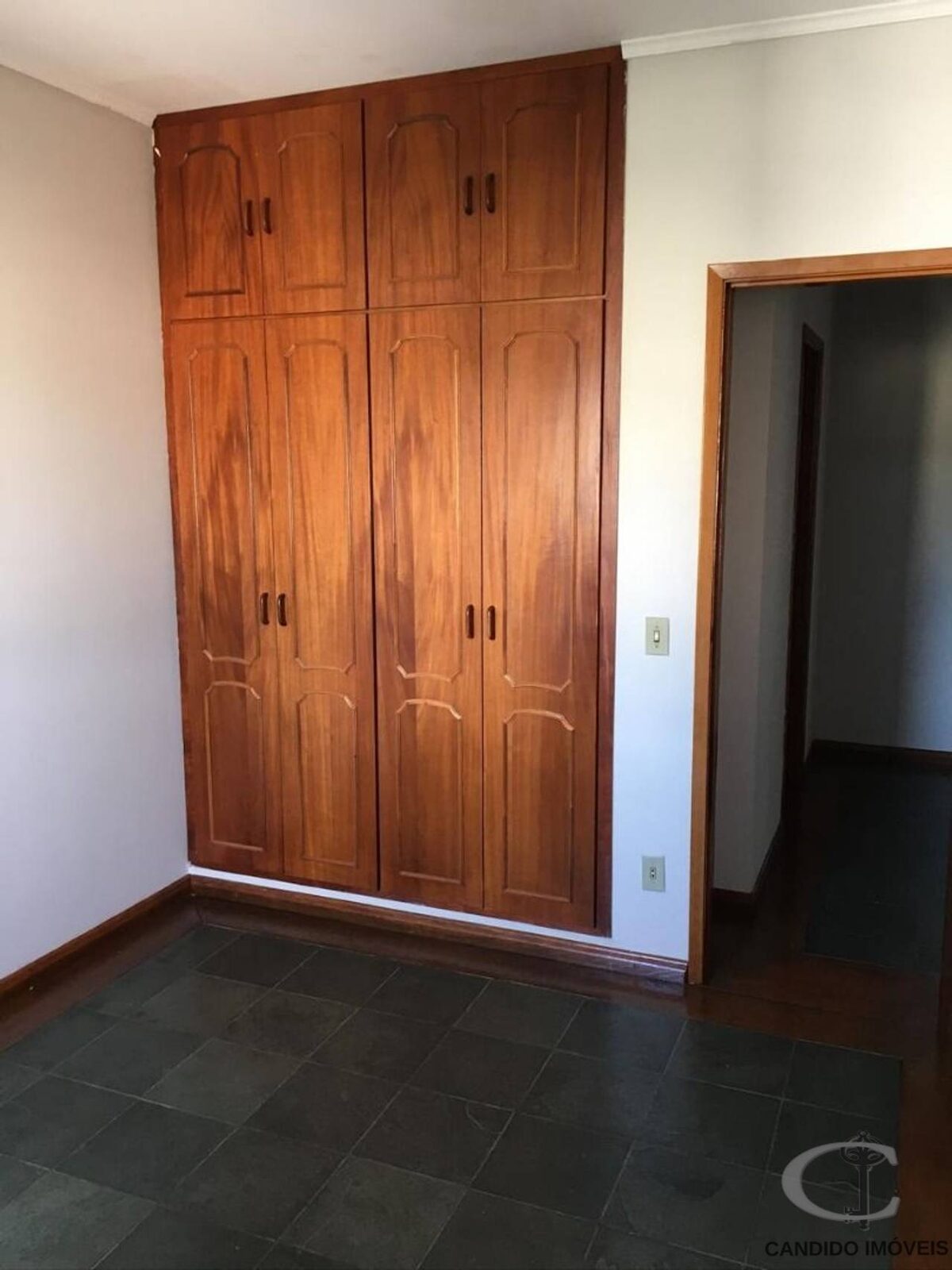 Foto 3 de Apartamento com 2 quartos e 1 suíte, armários e elevador, Pinheirinho
