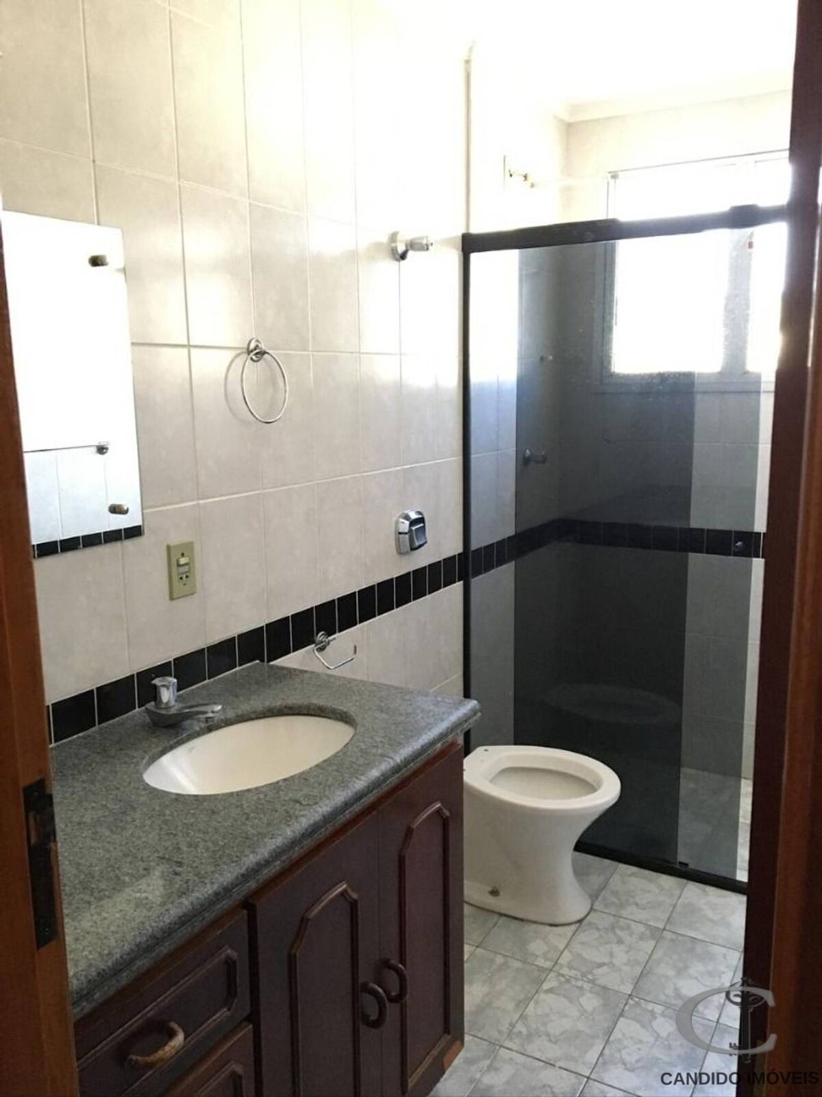 Foto 4 de Apartamento com 2 quartos e 1 suíte, armários e elevador, Pinheirinho