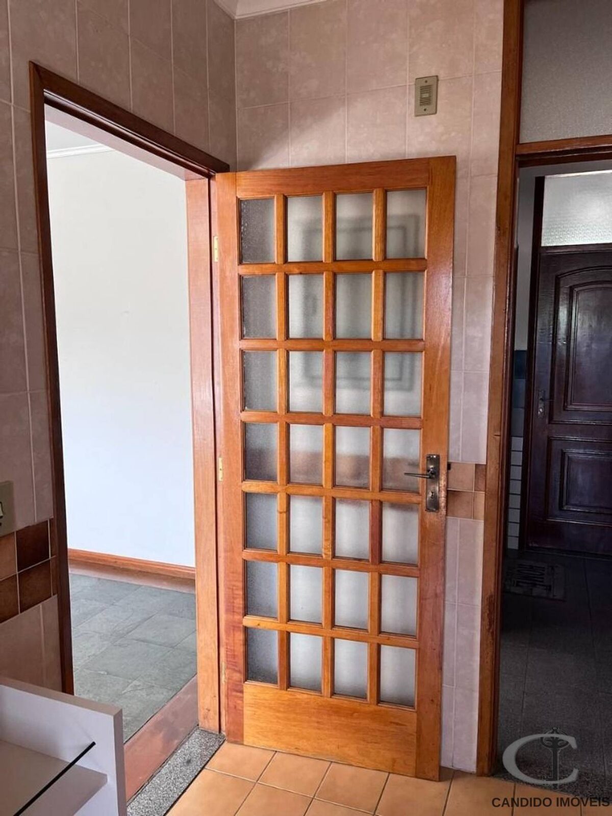 Foto 6 de Apartamento com 2 quartos e 1 suíte, armários e elevador, Pinheirinho