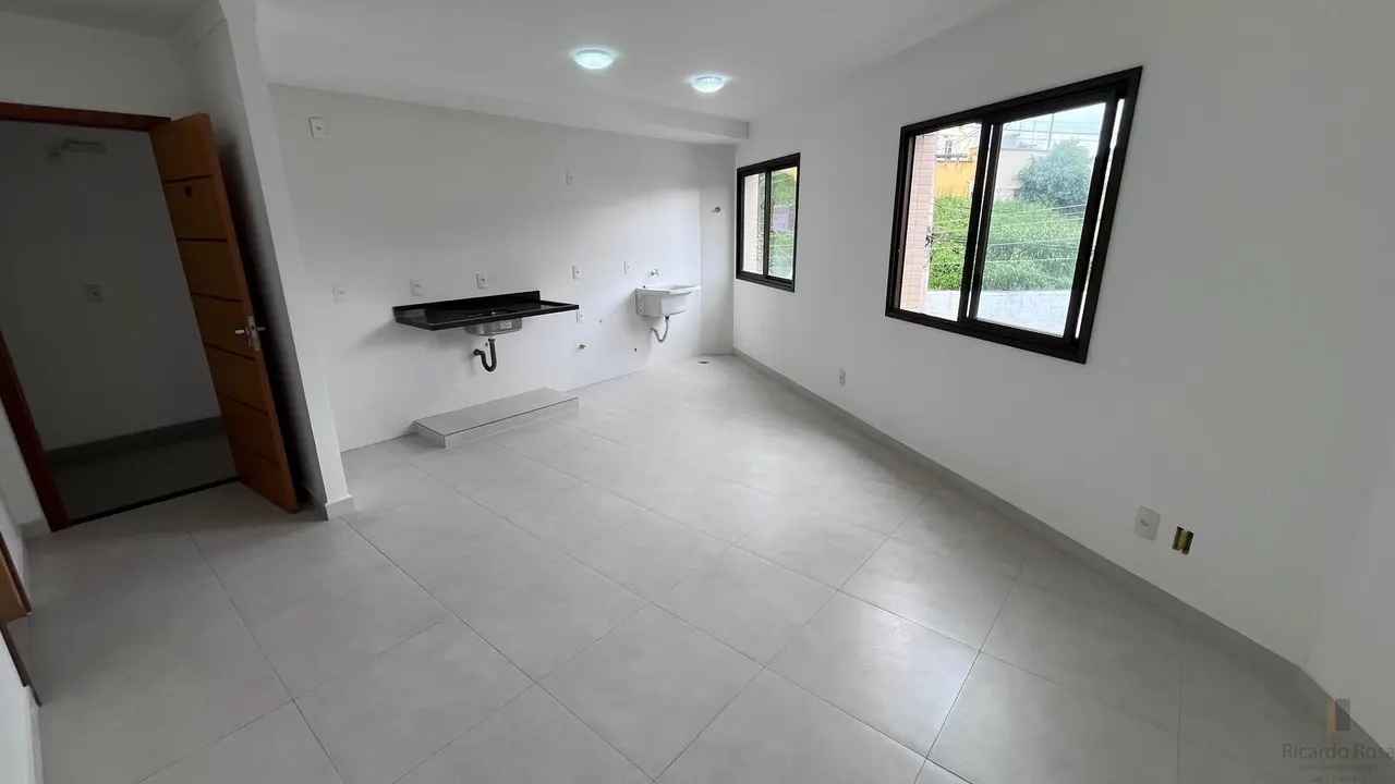 Foto 2 de Apartamento novo de 1 quarto com sacada e elevador, Centro