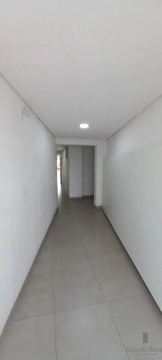 Foto 6 de Apartamento novo de 1 quarto com sacada e elevador, Centro