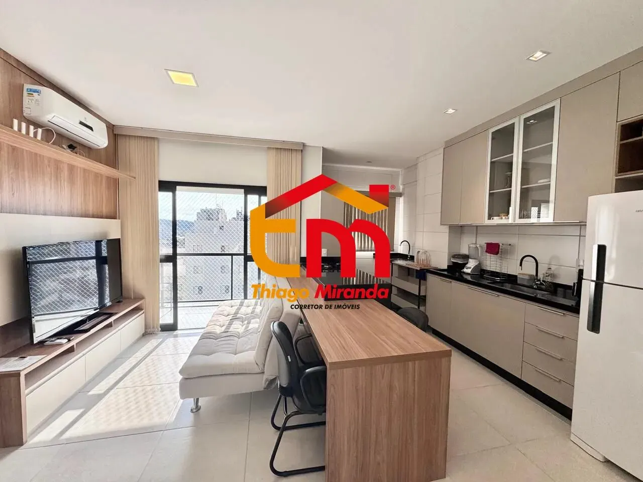 Foto 2 de Apartamento mobiliado de 1 suíte com varanda e piscina aquecida, Centro