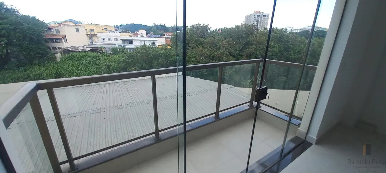 Foto 2 de Apartamento novo de 2 quartos (1 suíte) com sacada e elevador, Centro