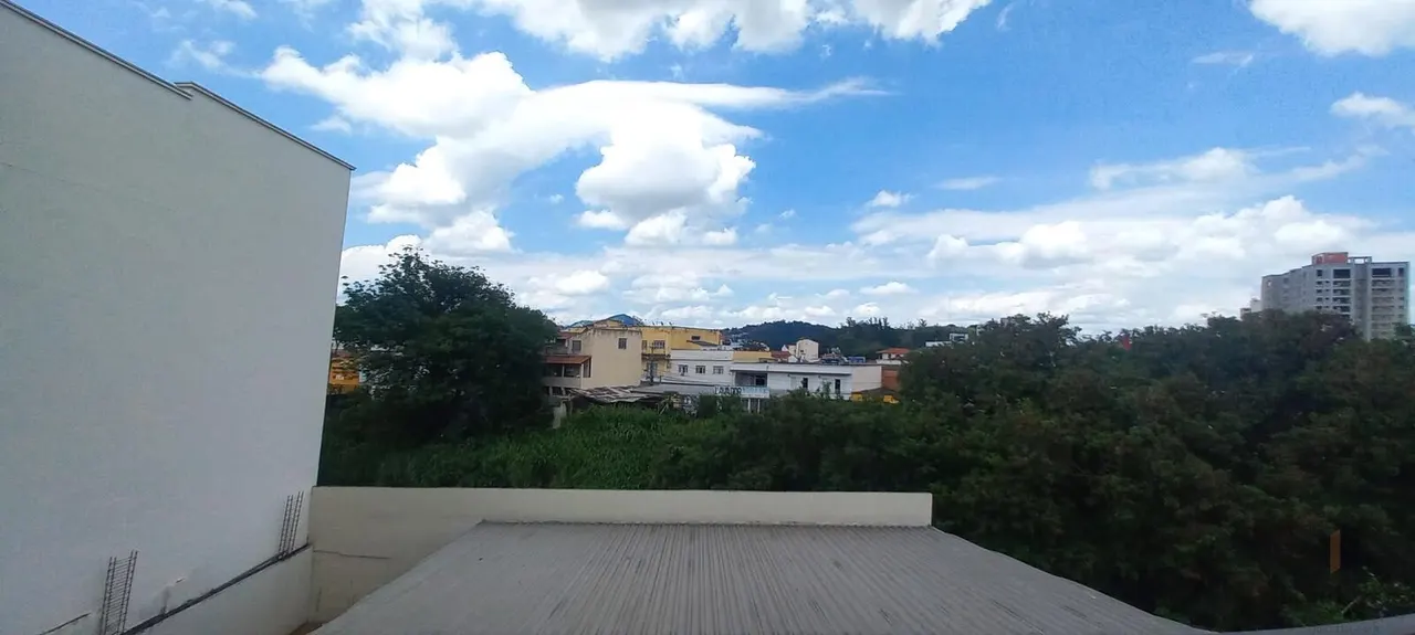 Foto 3 de Apartamento novo de 2 quartos (1 suíte) com sacada e elevador, Centro