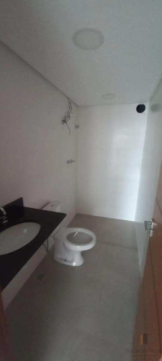 Foto 5 de Apartamento novo de 2 quartos (1 suíte) com sacada e elevador, Centro