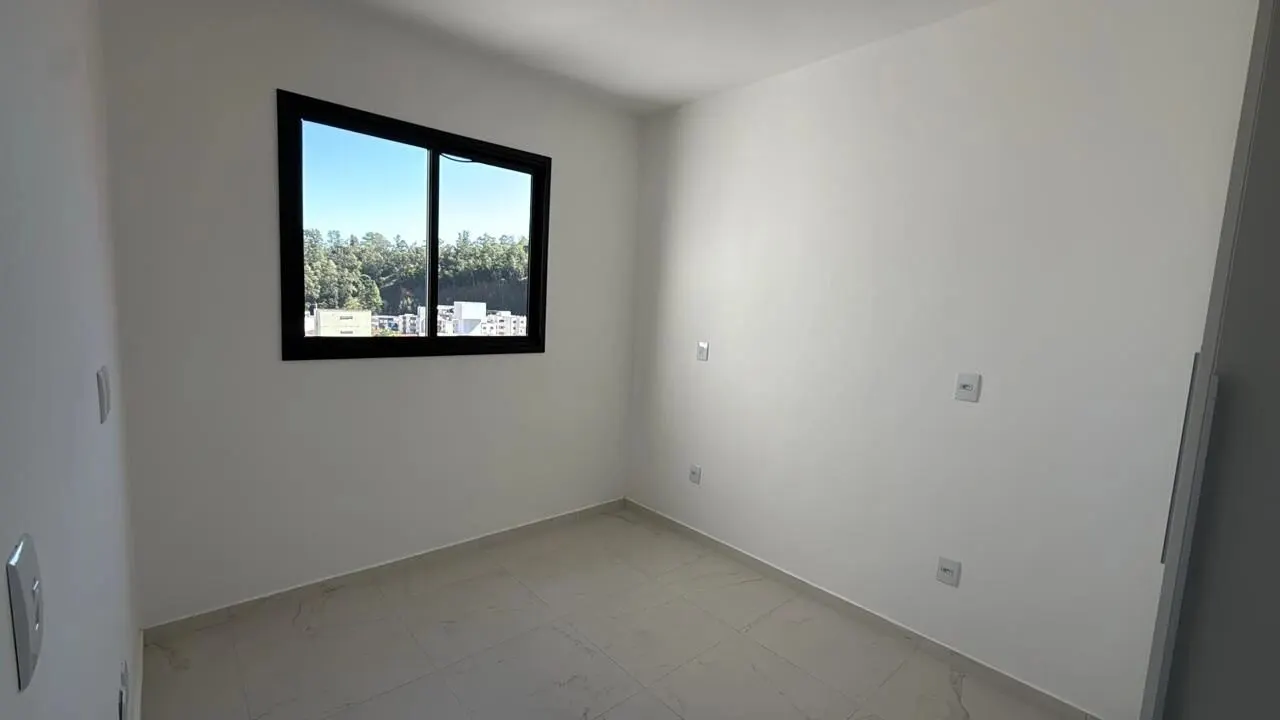 Foto 5 de Apartamento de 2 quartos (1 suíte) no 5º andar com sacada e vista, Varginha