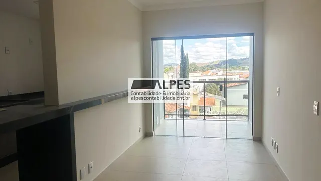 Apartamento de 2 quartos (1 suíte) com varanda e elevador, Morro Chic