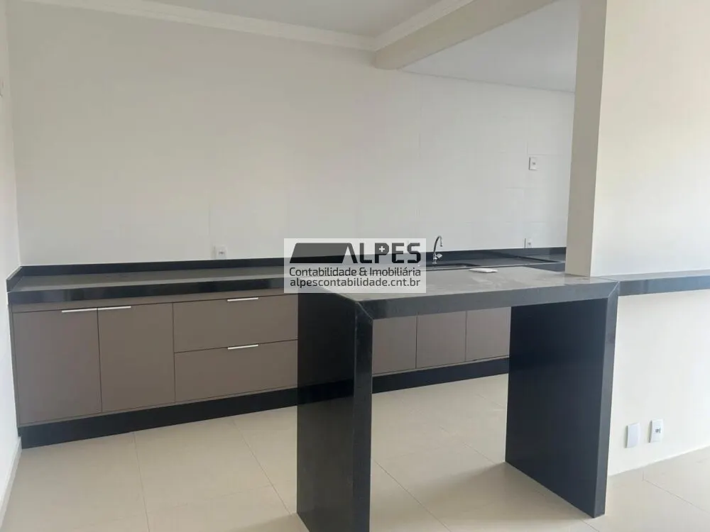 Foto 3 de Apartamento de 2 quartos (1 suíte) com varanda e elevador, Morro Chic