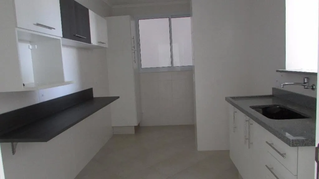 Foto 3 de Apartamento de 2 quartos (1 suíte) com varanda no Residencial Lucy Cardoso, Avenida