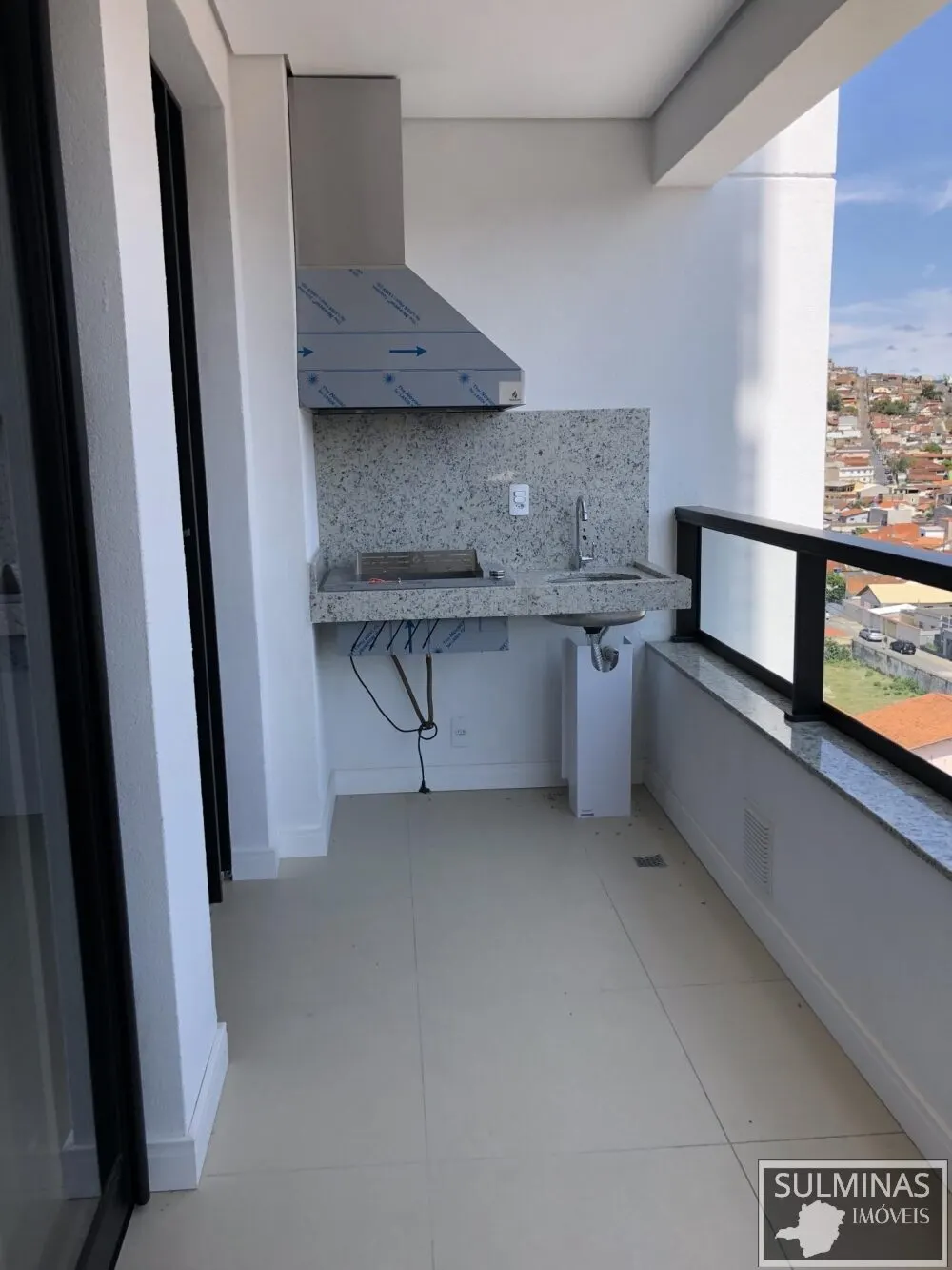 Foto 3 de Apartamento de 2 quartos (1 suíte) com sacada gourmet no Skyvision, Avenida