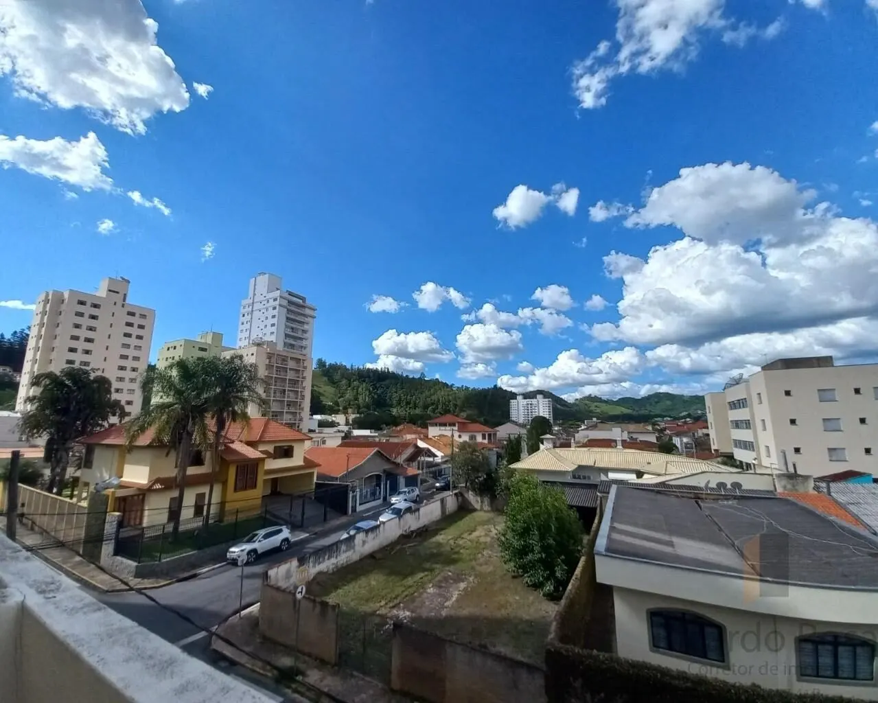Foto 2 de Apartamento de 2 quartos (1 suíte) com varanda no Residencial Parati, Pinheirinho