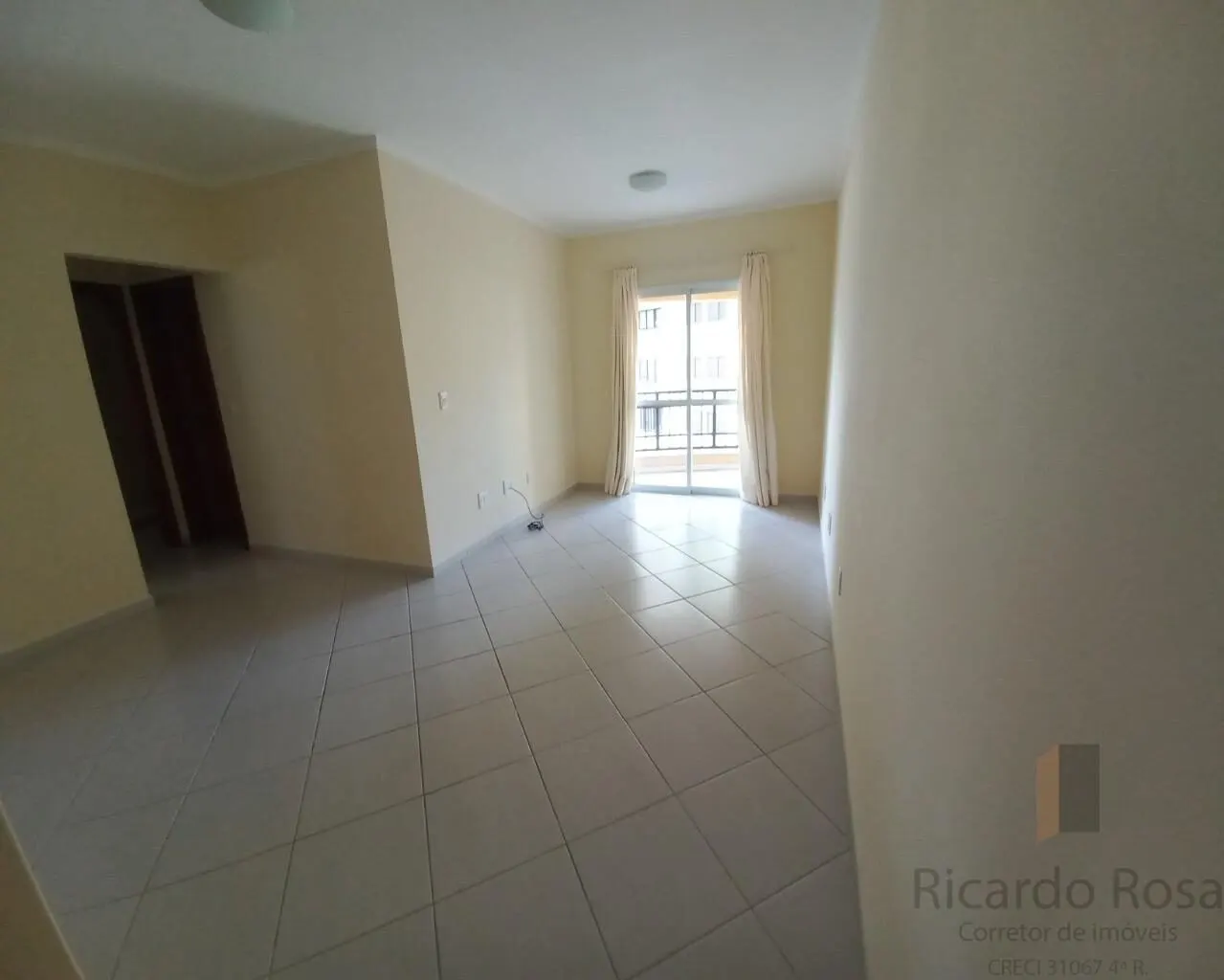 Foto 3 de Apartamento de 2 quartos (1 suíte) com varanda no Residencial Parati, Pinheirinho