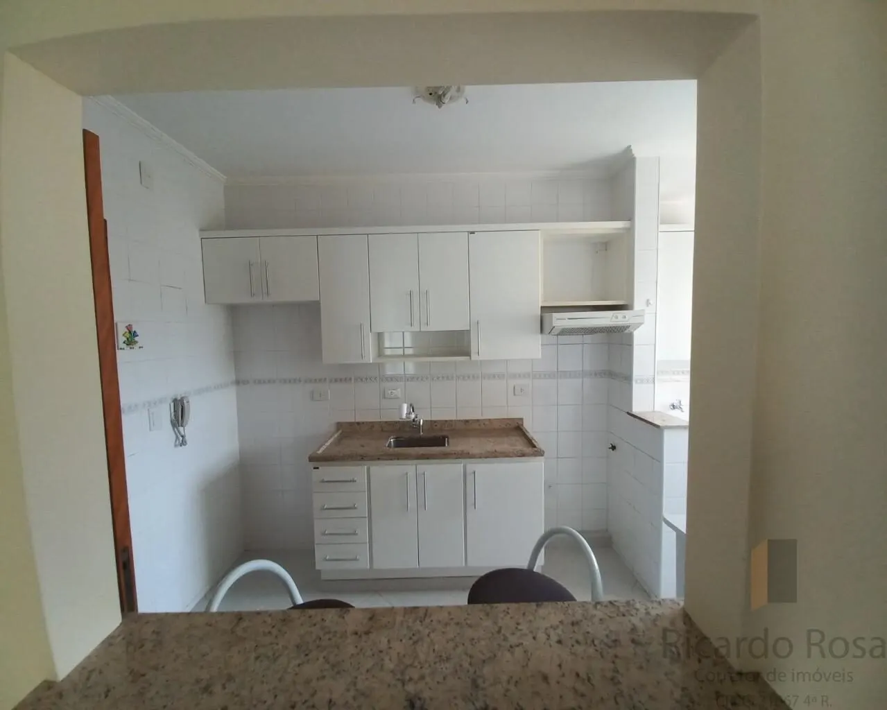 Foto 4 de Apartamento de 2 quartos (1 suíte) com varanda no Residencial Parati, Pinheirinho