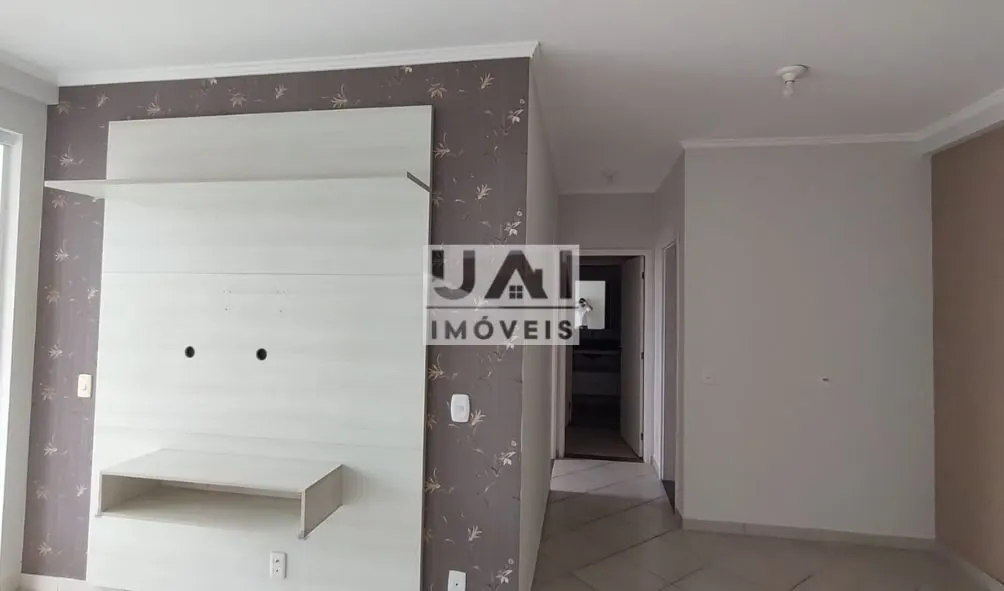 Foto 3 de Apartamento de 2 quartos (1 suíte) com sacada e 2 vagas no Ed. Lucy Cardoso, Avenida