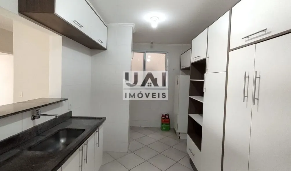Foto 4 de Apartamento de 2 quartos (1 suíte) com sacada e 2 vagas no Ed. Lucy Cardoso, Avenida