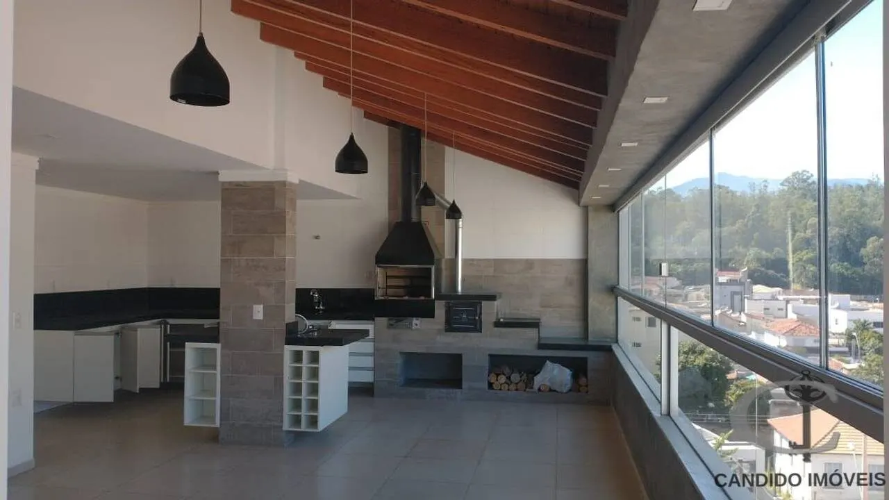 Foto 2 de Apartamento de 2 quartos (1 suíte) com varanda gourmet e fogão a lenha, Centro