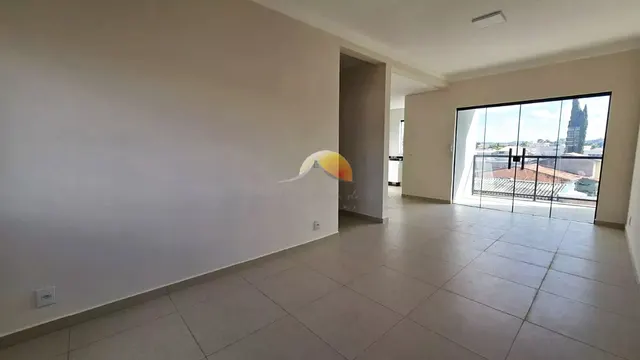 Foto 1 de Apartamento de 2 quartos (1 suíte) com sacada e elevador, Morro Chic