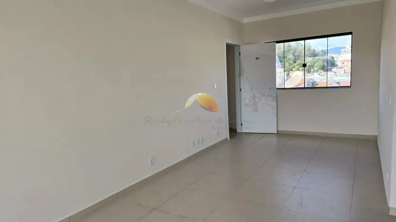 Foto 2 de Apartamento de 2 quartos (1 suíte) com sacada e elevador, Morro Chic