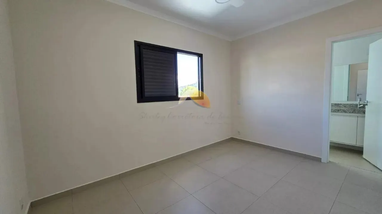 Foto 4 de Apartamento de 2 quartos (1 suíte) com sacada e elevador, Morro Chic
