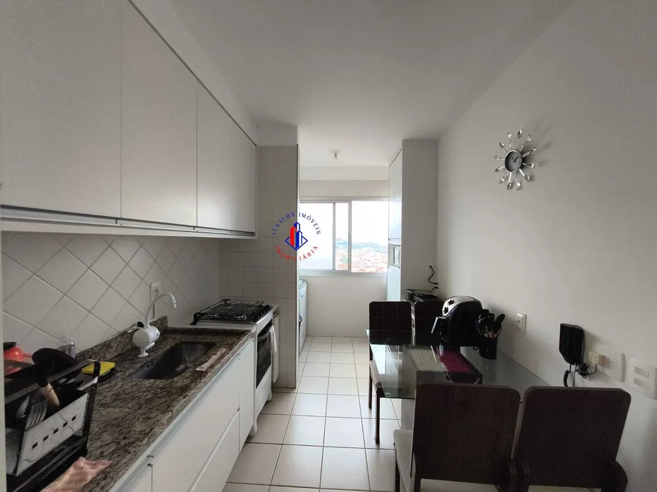 Foto 3 de Apartamento de 2 quartos (1 suíte) com sacada e vista, Morro Chic