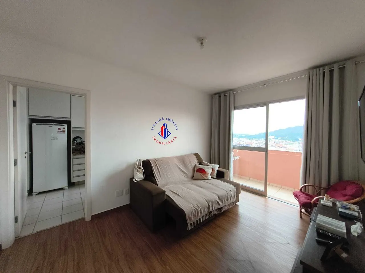 Foto 4 de Apartamento de 2 quartos (1 suíte) com sacada e vista, Morro Chic