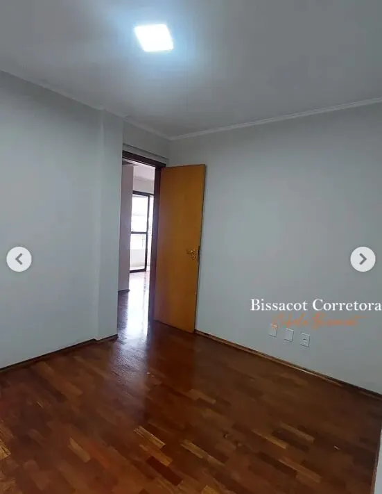 Foto 6 de Apartamento de 2 quartos (1 suíte) com varanda e piso de madeira, Varginha