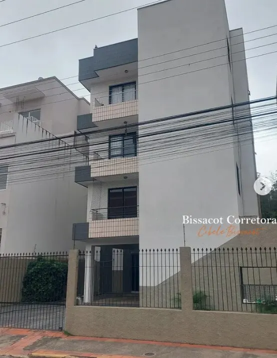 Foto 8 de Apartamento de 2 quartos (1 suíte) com varanda e piso de madeira, Varginha