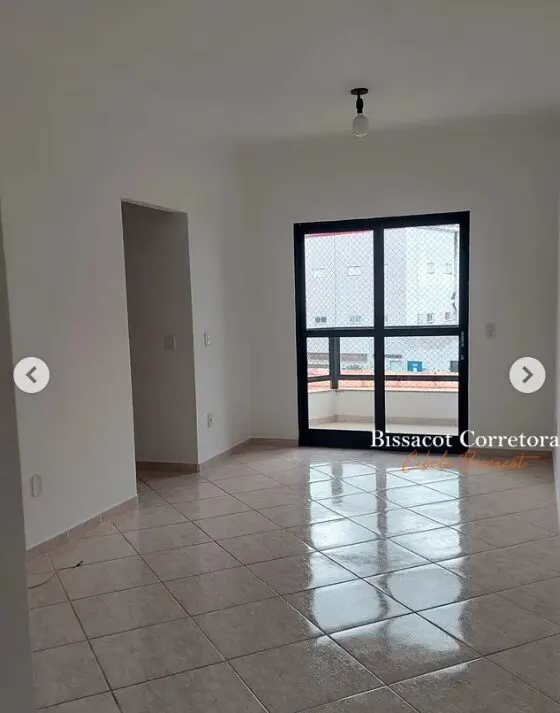 Foto 2 de Apartamento de 2 quartos (1 suíte) com varanda e elevador, Morro Chic