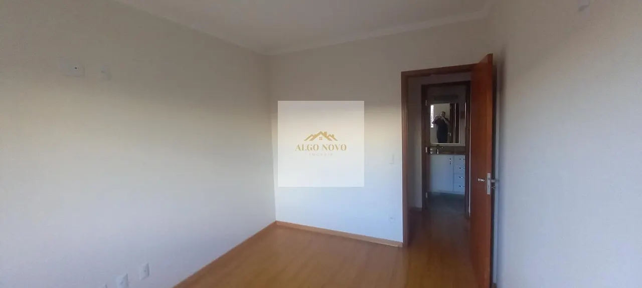 Foto 4 de Apartamento de 2 quartos (1 suíte) com sacada e garagem coberta, Morro Chic