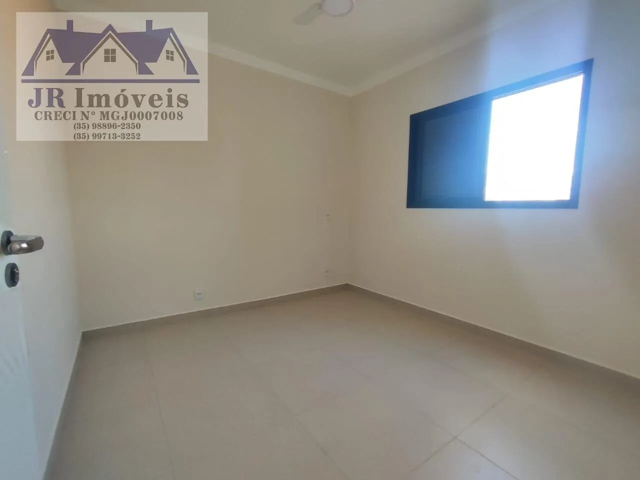 Foto 3 de Apartamento de 2 quartos (1 suíte) com sacada e cozinha planejada, Morro Chic