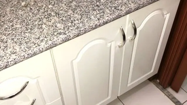 Apartamento semimobiliado de 2 quartos com garagem, Boa Vista