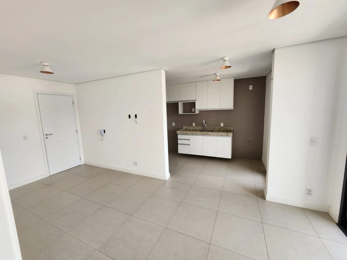 Foto 3 de Apartamento de 2 quartos (1 suíte) com varanda gourmet no Skyvision, Centro