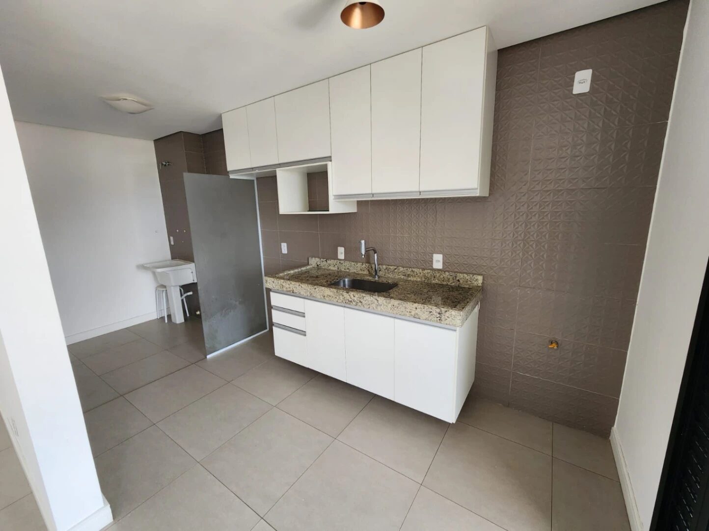 Foto 4 de Apartamento de 2 quartos (1 suíte) com varanda gourmet no Skyvision, Centro