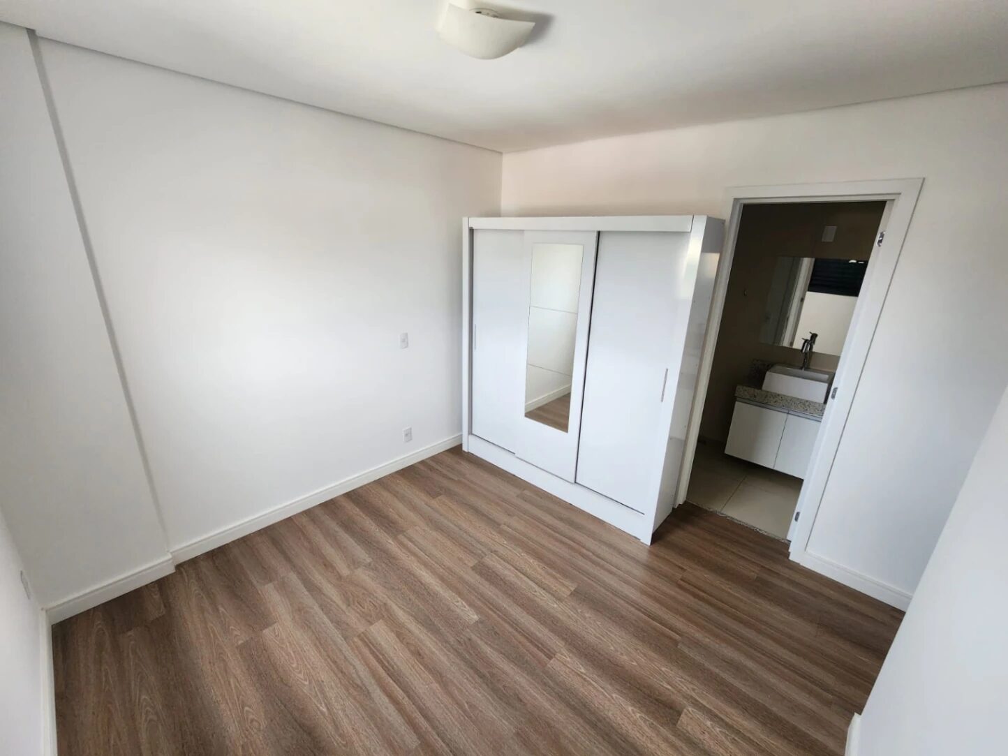 Foto 5 de Apartamento de 2 quartos (1 suíte) com varanda gourmet no Skyvision, Centro