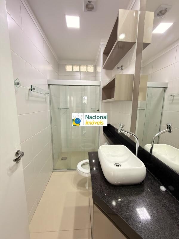 Foto 6 de Apartamento de 2 quartos (1 suíte) com sacada e móveis planejados no Ed. Ulysses Rezende, Centro