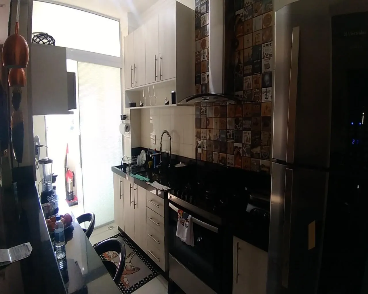Foto 3 de Apartamento de 2 quartos (1 suíte) semimobiliado com varanda fechada, Varginha