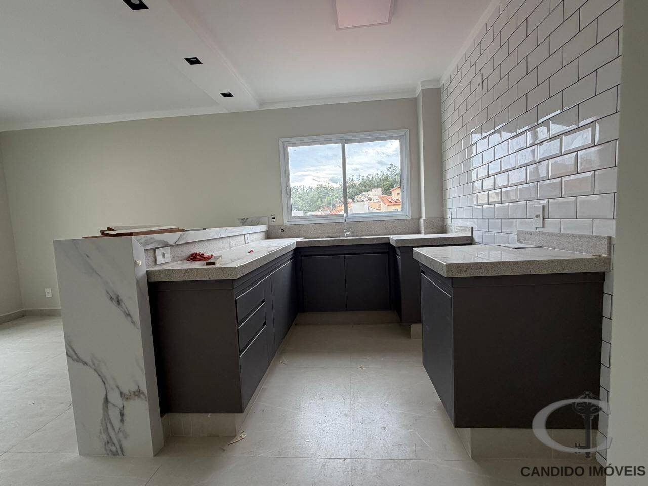 Foto 4 de Apartamento novo de 2 suítes com varanda e lavabo, Varginha