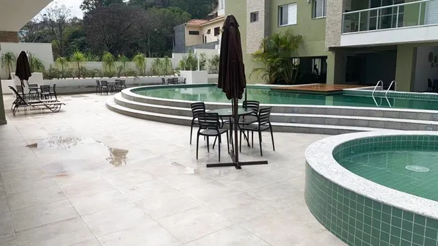 Apartamento de 3 quartos (2 suítes) com varanda gourmet no Village Inn, Morro Chic