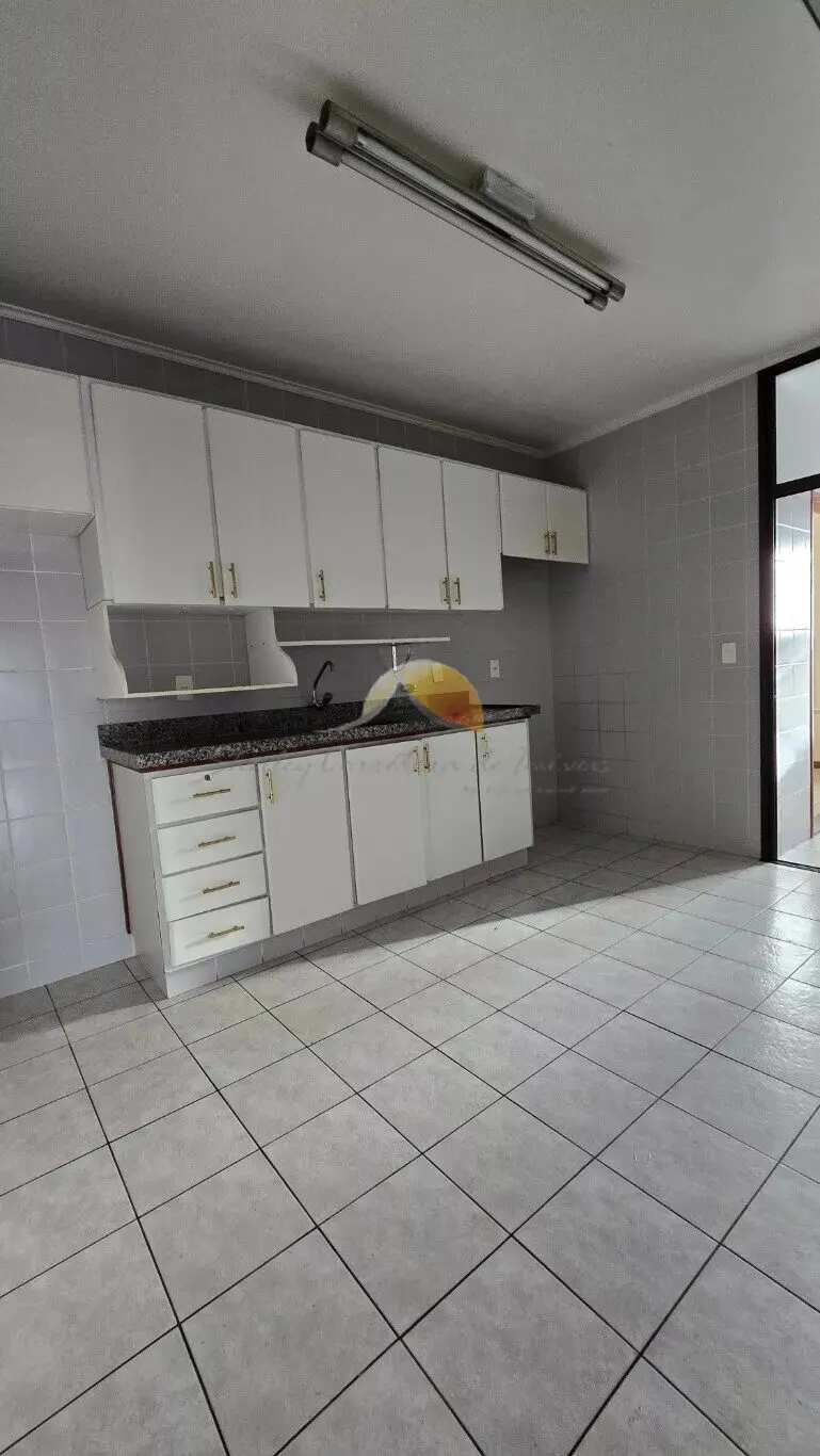 Foto 4 de Apartamento de 3 quartos (1 suíte) com portaria 24h, Centro