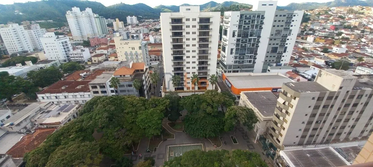 Foto 2 de Apartamento de 3 quartos (1 suíte) com 130 m² e vista para a cidade, Centro