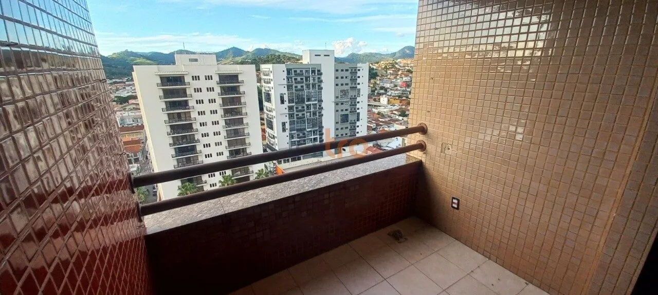 Foto 8 de Apartamento de 3 quartos (1 suíte) com 130 m² e vista para a cidade, Centro